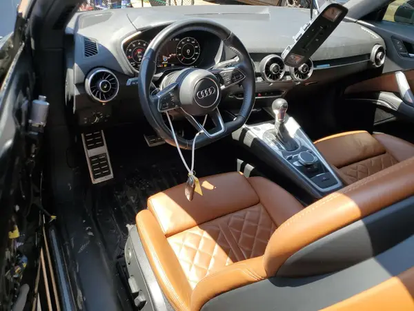 TRUC5AFV8J1014530 2018 AUDI TT - Image 8