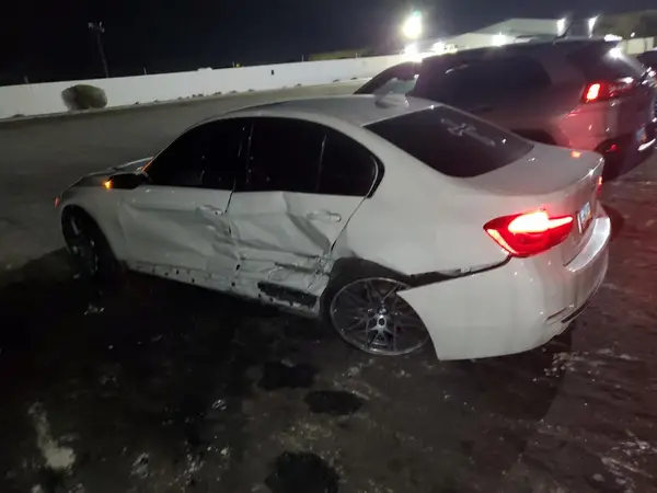 U30395 2016 BMW 3ER - Image 2