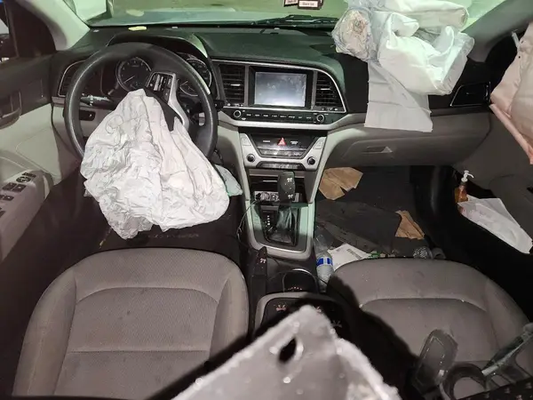 U99814 2018 HYUNDAI ELANTRA - Image 8
