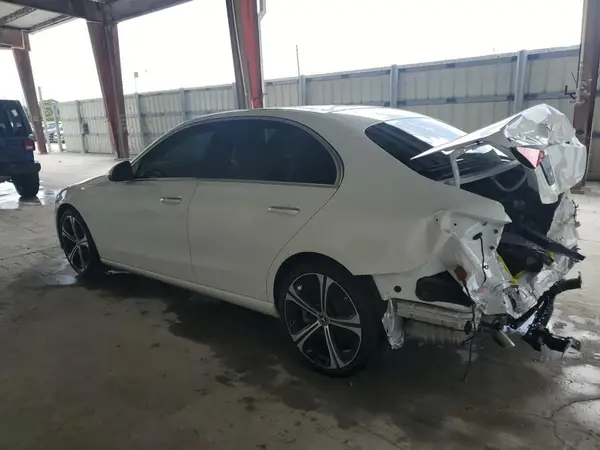 W1KAF4GB8PR070441 2023 MERCEDES-BENZ C-KLASSE - Image 2