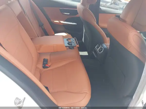 W1KAF4GB9SR279017 2025 MERCEDES-BENZ C-KLASSE - Image 8