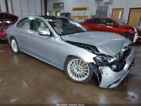 W1KZF8EB0NB053216 2022 MERCEDES-BENZ E-KLASSE - Image 1