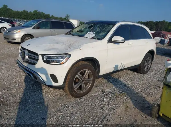 W1N0G8DB1LF824864 2020 MERCEDES-BENZ GLC - Image 2
