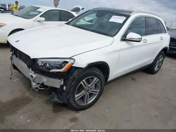 W1N0G8DB1MF867859 2021 MERCEDES-BENZ GLC - Image 2