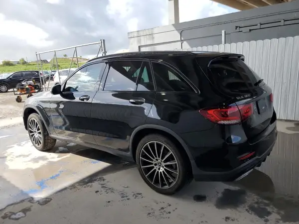 W1N0G8DB1MF875833 2021 MERCEDES-BENZ GLC - Image 2