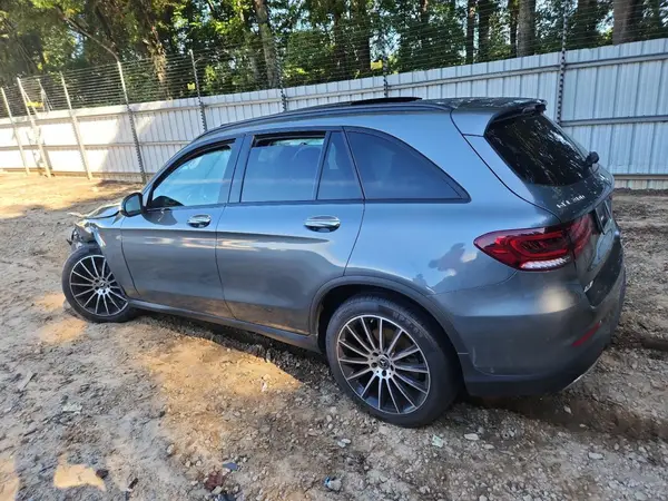 W1N0G8DB1MV271527 2021 MERCEDES-BENZ GLC - Image 2