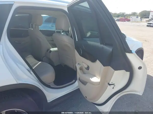 W1N0G8DB1NG080650 2022 MERCEDES-BENZ GLC - Image 8