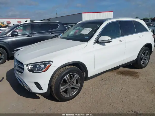 W1N0G8DB2MV271875 2021 MERCEDES-BENZ GLC - Image 2