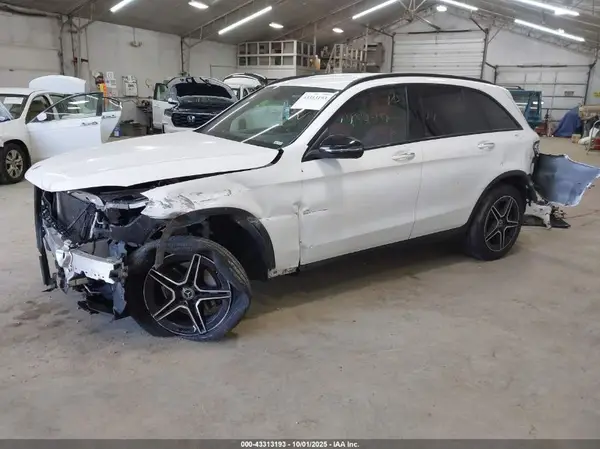 W1N0G8DB2MV275196 2021 MERCEDES-BENZ GLC - Image 2