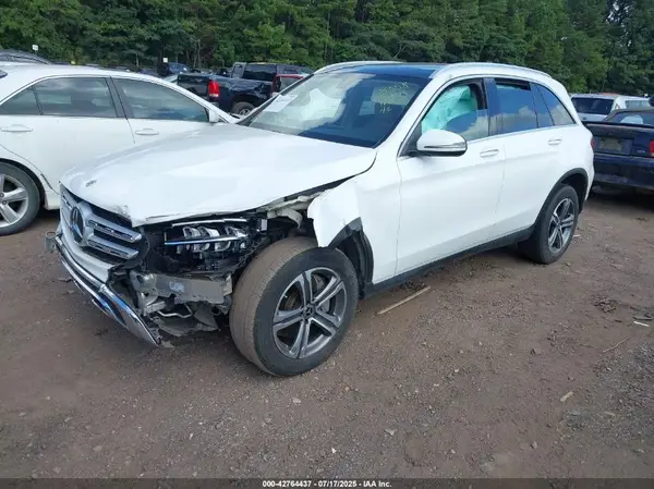 W1N0G8DB3MF938558 2021 MERCEDES-BENZ GLC - Image 2