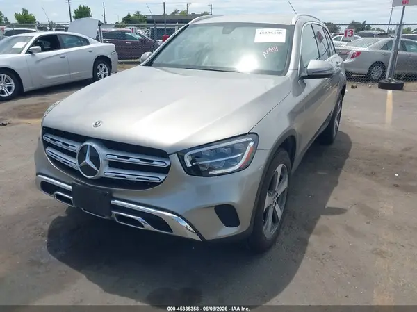 W1N0G8DB4LF758097 2020 MERCEDES-BENZ GLC - Image 2