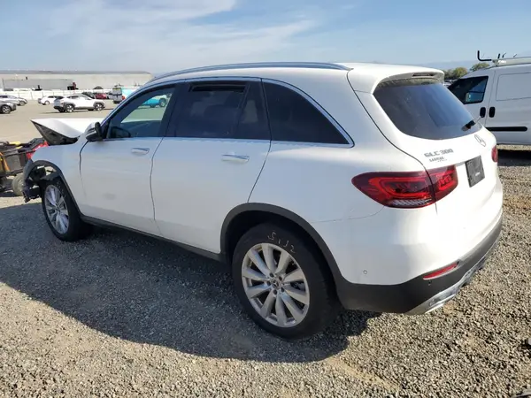 W1N0G8DB4MV300065 2021 MERCEDES-BENZ GLC - Image 2