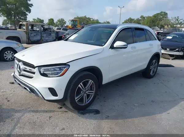 W1N0G8DB4NV395227 2022 MERCEDES-BENZ GLC - Image 2