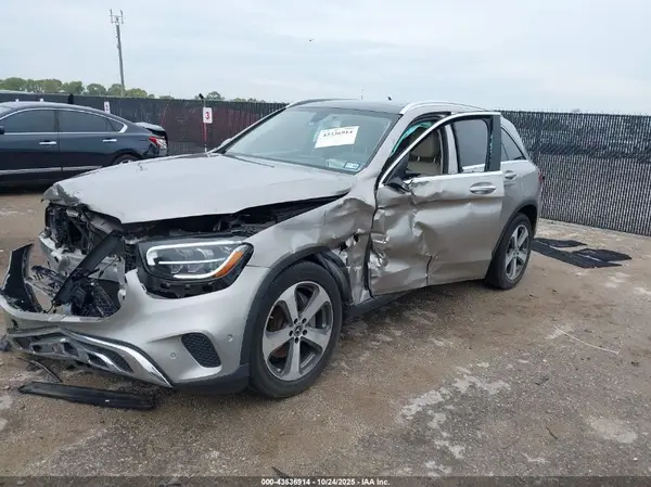 W1N0G8DB5LF859553 2020 MERCEDES-BENZ GLC - Image 2
