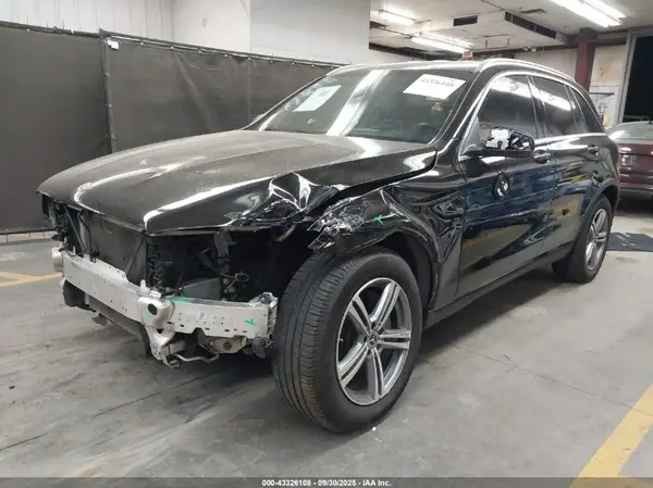 W1N0G8DB5MF910910 2021 MERCEDES-BENZ GLC - Image 2