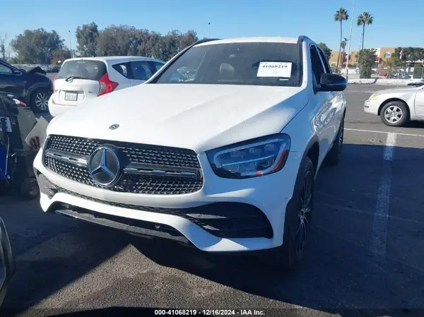 W1N0G8DB5MV281915 2021 MERCEDES-BENZ GLC - Image 2