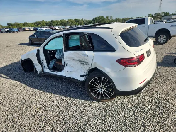 W1N0G8DB5NV389873 2022 MERCEDES-BENZ GLC - Image 2