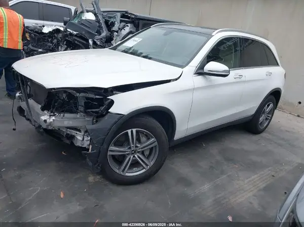 W1N0G8DB6MF874838 2021 MERCEDES-BENZ GLC - Image 2