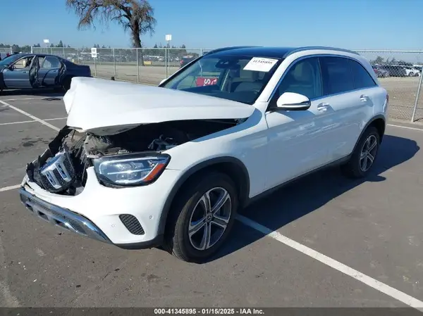 W1N0G8DB6NV364612 2022 MERCEDES-BENZ GLC - Image 2