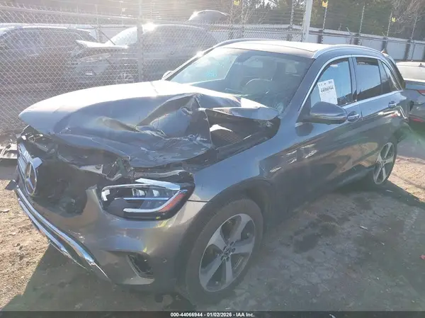 W1N0G8DB7LV256805 2020 MERCEDES-BENZ GLC - Image 2