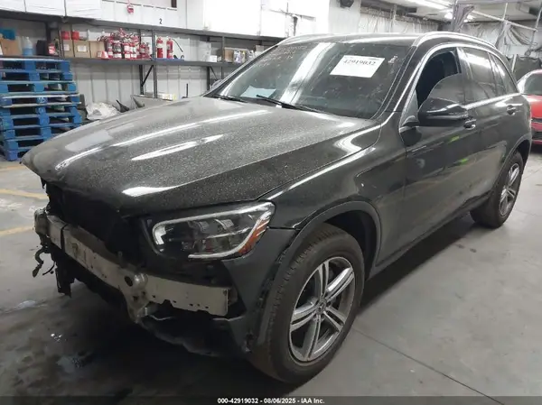 W1N0G8DB7MV268986 2021 MERCEDES-BENZ GLC - Image 2