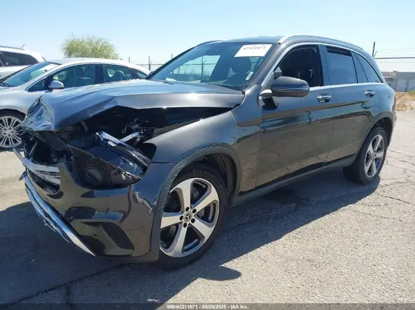 W1N0G8DB7NG112565 2022 MERCEDES-BENZ GLC - Image 2