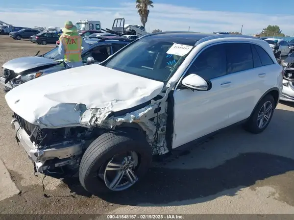 W1N0G8DB7NV367745 2022 MERCEDES-BENZ GLC - Image 2