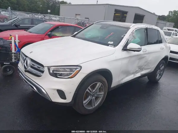 W1N0G8DB7NV397960 2022 MERCEDES-BENZ GLC - Image 2