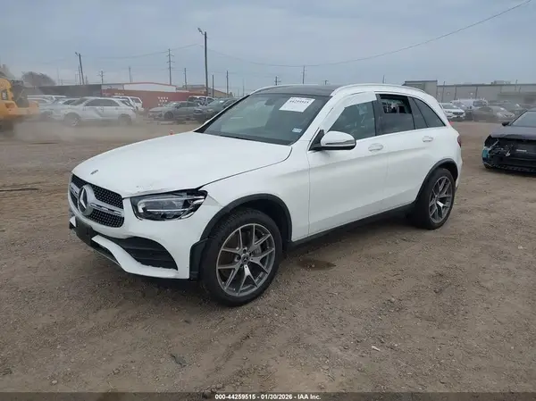 W1N0G8DB8LF827485 2020 MERCEDES-BENZ GLC - Image 2
