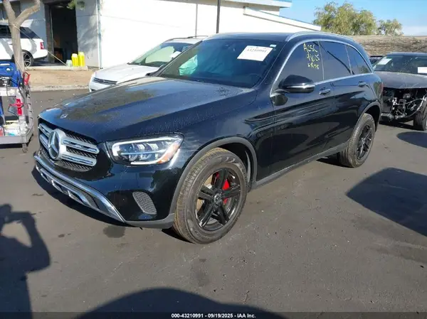 W1N0G8DB8LF842228 2020 MERCEDES-BENZ GLC - Image 2