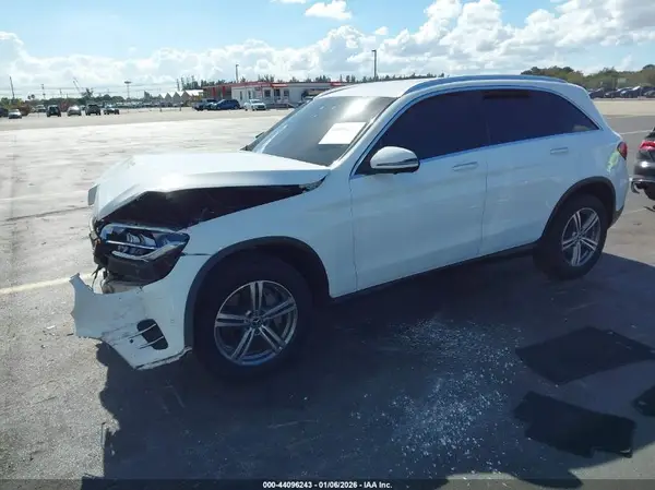 W1N0G8DB8MF960314 2021 MERCEDES-BENZ GLC - Image 2