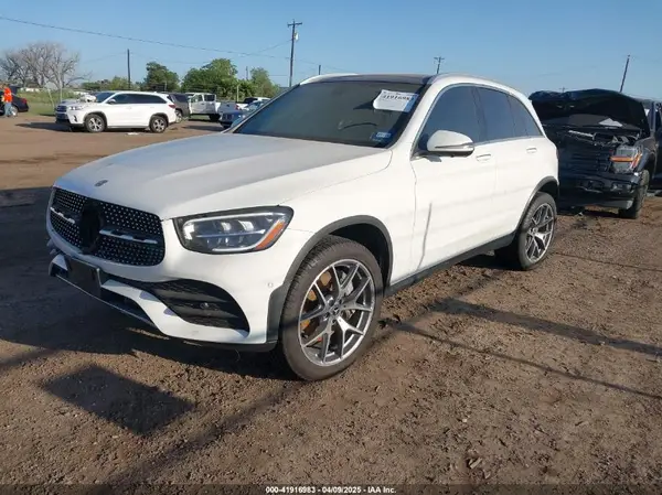 W1N0G8DB9LF801008 2020 MERCEDES-BENZ GLC - Image 2