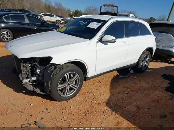 W1N0G8EB3LF828574 2020 MERCEDES-BENZ GLC - Image 2