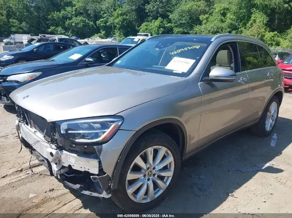 W1N0G8EB3LF864460 2020 MERCEDES-BENZ GLC - Image 2