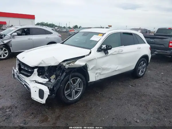W1N0G8EB4NV385117 2022 MERCEDES-BENZ GLC - Image 2