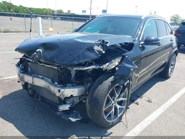 W1N0G8EB6MF880606 2021 MERCEDES-BENZ GLC - Image 2