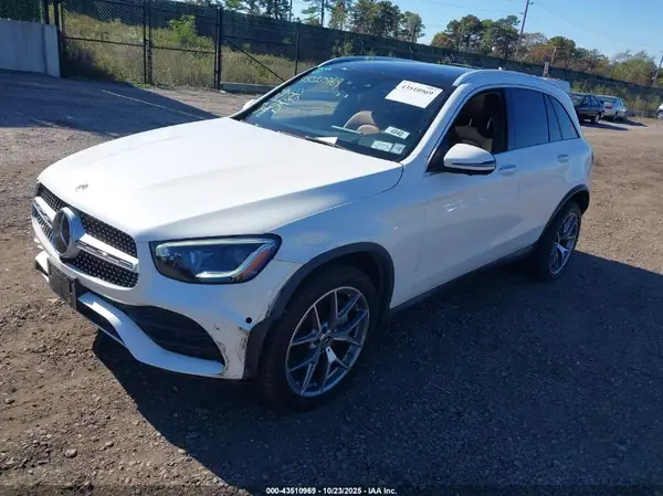 W1N0G8EB8LF825377 2020 MERCEDES-BENZ GLC - Image 2
