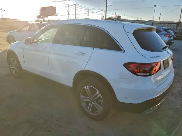 W1N0G8EB8MF888982 2021 MERCEDES-BENZ GLC - Image 2