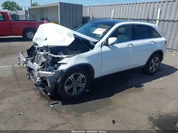 W1N0G8EB8NG119555 2022 MERCEDES-BENZ GLC - Image 2