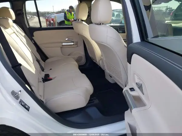 W1N4M4GB2SW401787 2025 MERCEDES-BENZ GLB - Image 8