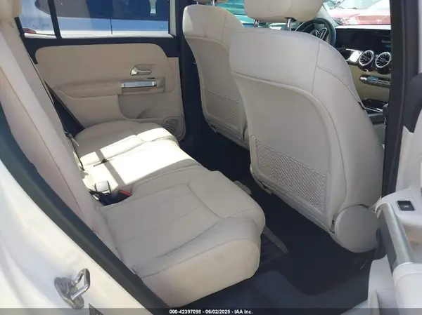 W1N4M4GB5NW174938 2022 MERCEDES-BENZ GLB - Image 8