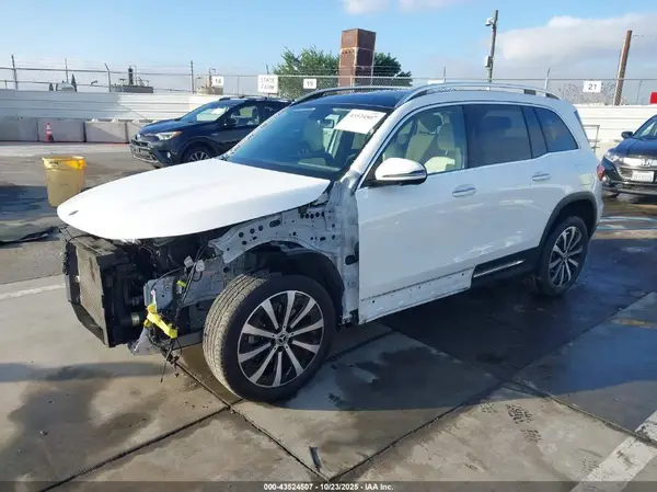 W1N4M4GB6MW101866 2021 MERCEDES-BENZ GLB - Image 2