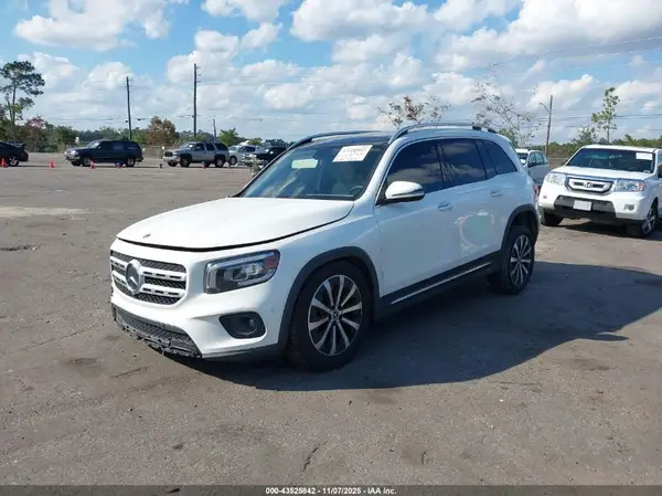 W1N4M4GB7MW093499 2021 MERCEDES-BENZ GLB - Image 2