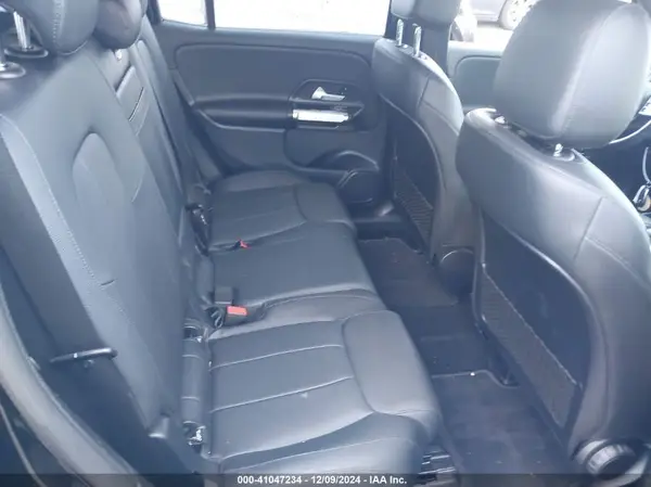 W1N4M4HB1NW202409 2022 MERCEDES-BENZ GLB - Image 8