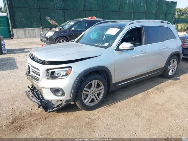 W1N4M4HB7LW027015 2020 MERCEDES-BENZ GLB - Image 2