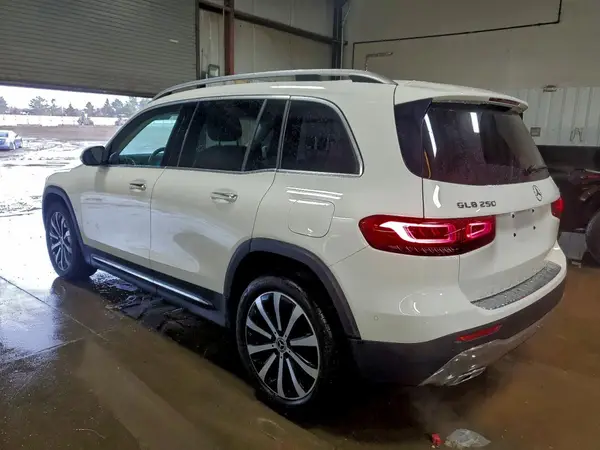 W1N4M4HB8MW078475 2021 MERCEDES-BENZ GLB - Image 2