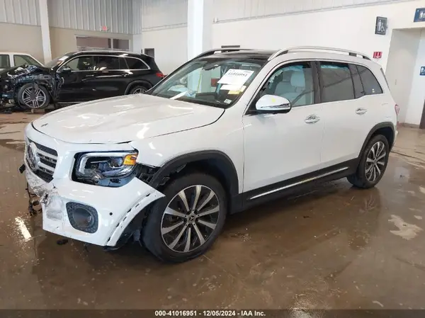 W1N4M4HBXPW275748 2023 MERCEDES-BENZ GLB - Image 2