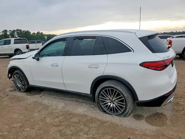 W1NKM4GBXTU105422 2026 MERCEDES-BENZ GLC - Image 2