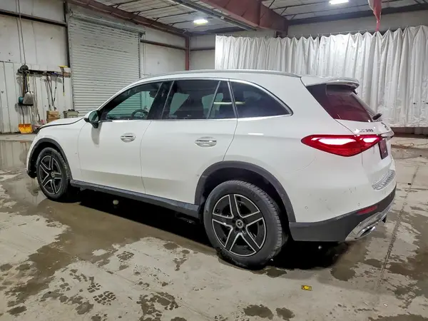 W1NKM4HB2TU107065 2026 MERCEDES-BENZ GLC - Image 2