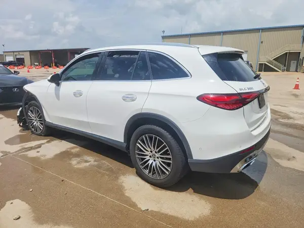 W1NKM4HB6RF232583 2024 MERCEDES-BENZ GLC - Image 2